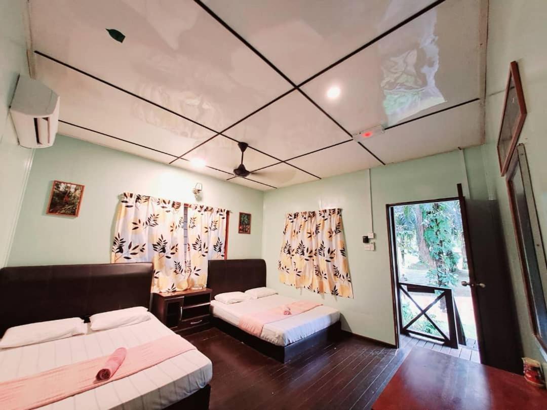 Sukau Backpackers Bed & Breakfast Exterior foto