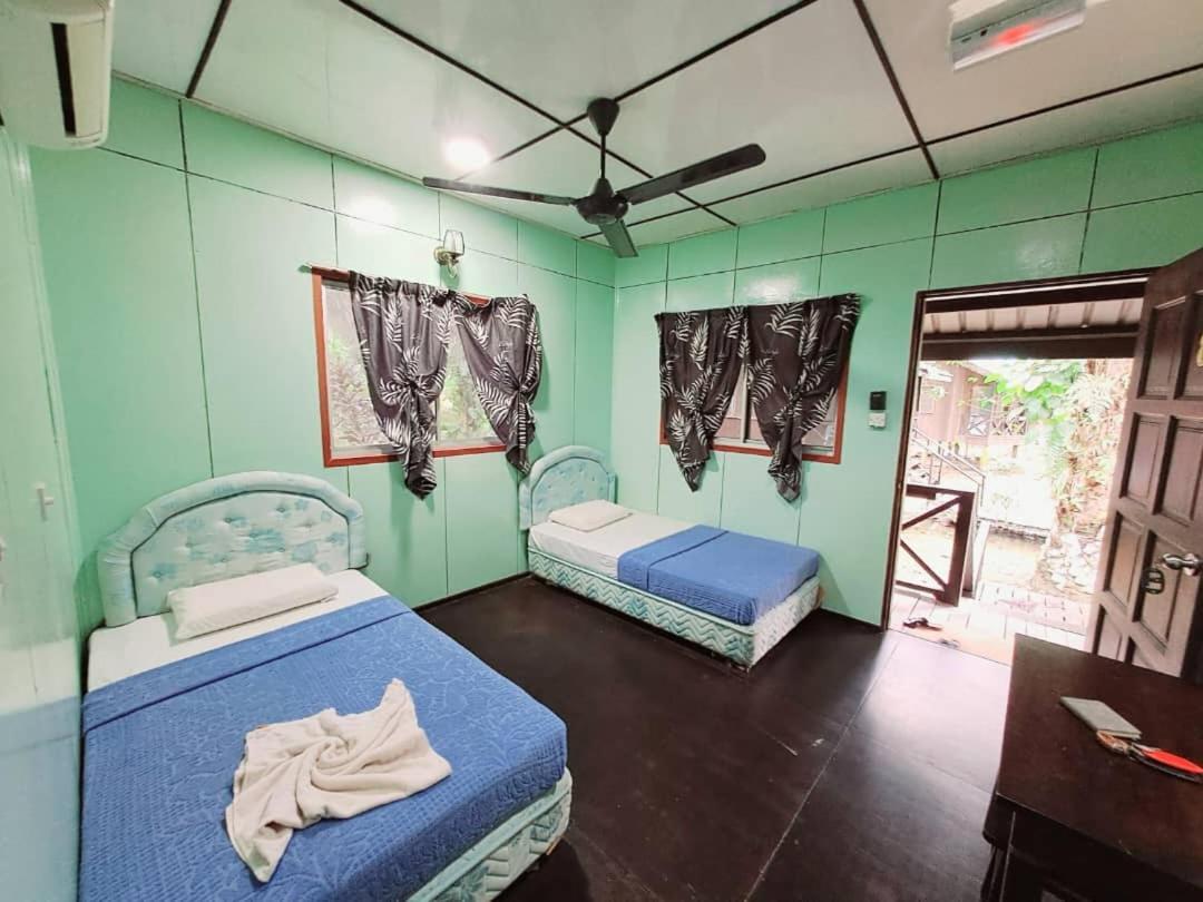 Sukau Backpackers Bed & Breakfast Exterior foto